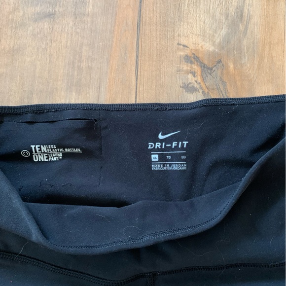 Black Nike leggings in XL. - Picture 2 of 4